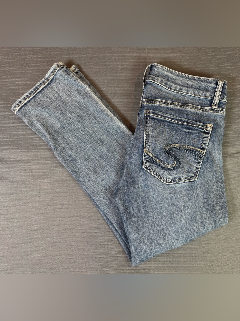 Silver Jeans Suki Capri W27/L23.5 Distressed Light Wash Stretch Denim Cropped